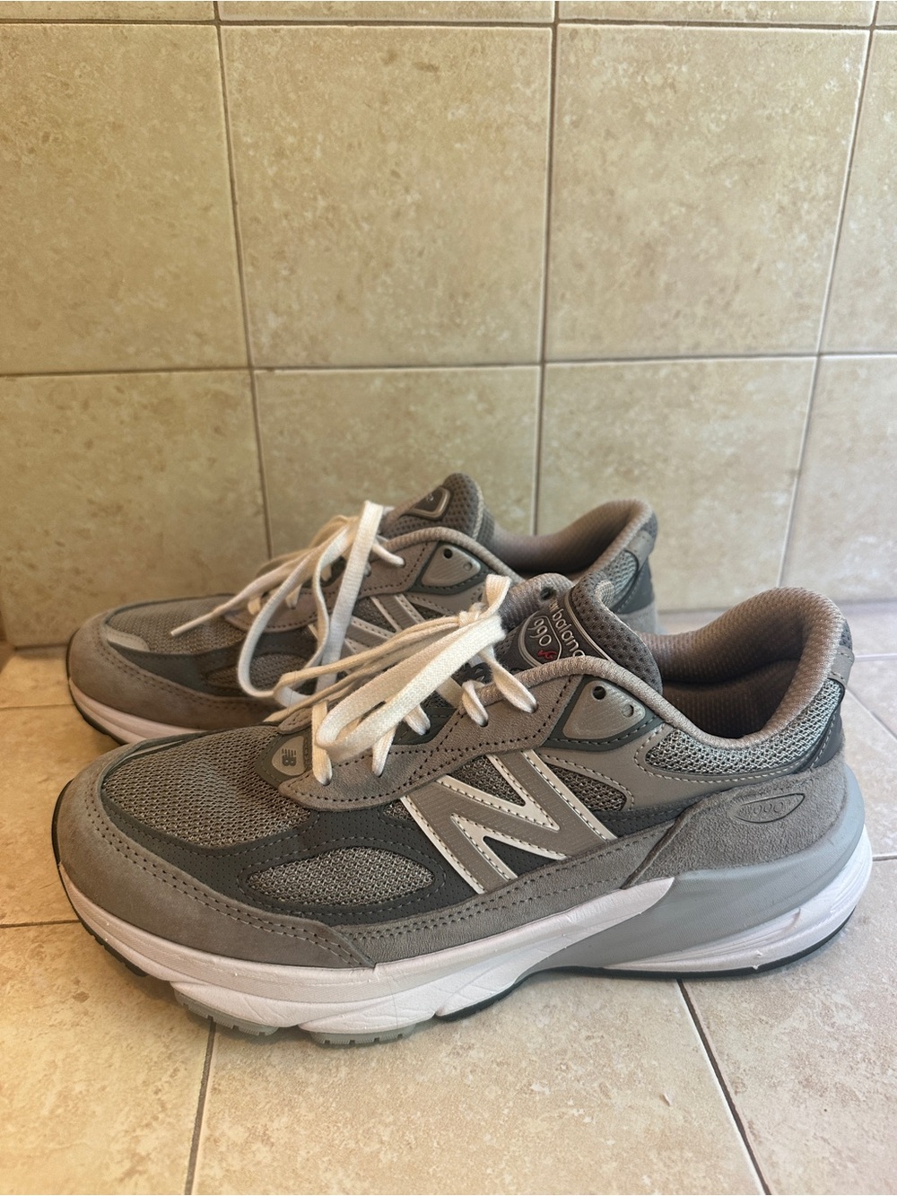 New Balance 990v6 Women’s 8.5